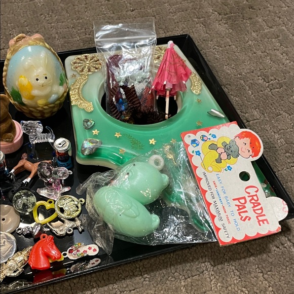 Vintage Plastic Toys Charms Junk Drawer LOT Bundle Mixed Goodies - Picture 4 of 6